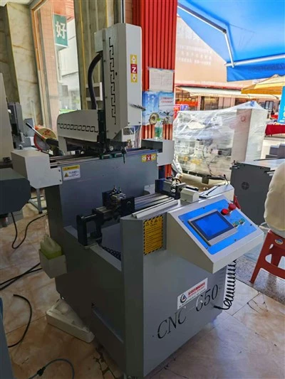 650 mm gib 3-flip CNC rezkalnik